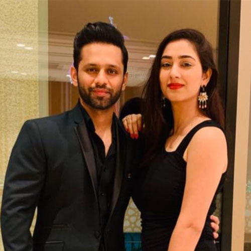 Rahul Vaidya proposes his girlfriend Disha Parmar on National Television