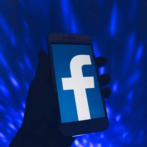 Facebook signs renewable energy deal in India