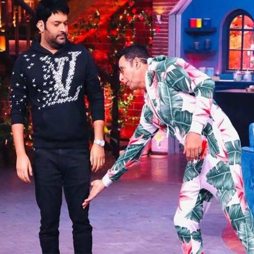 Akshay Kumar trolls Kapil Sharma as the later says Akshay touched his feet