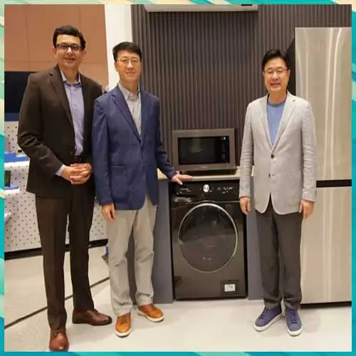 Samsung releases AI-enabled household products worldwide